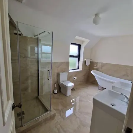 בית נופש Hilltop House Ireland Limerick Junction