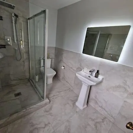 בית נופש Hilltop House Ireland *